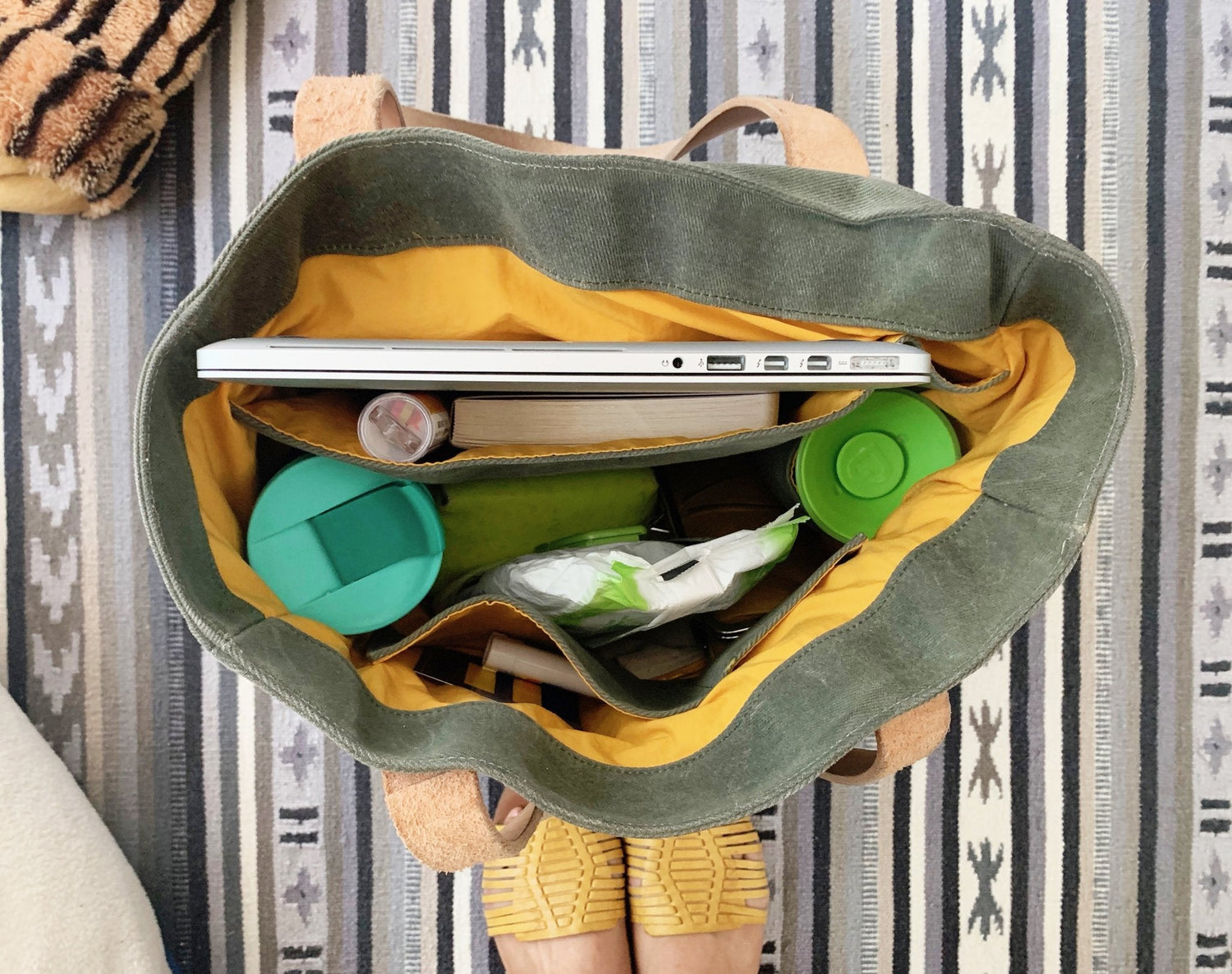 A Day in the Life of an Everyday Carryall Tote Bag. - notebooks & honey